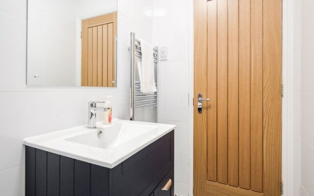 Comfortable 2BR Apartment in Bedford