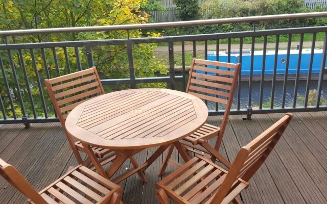 2-bedroom Apartment Riverside Wharf
