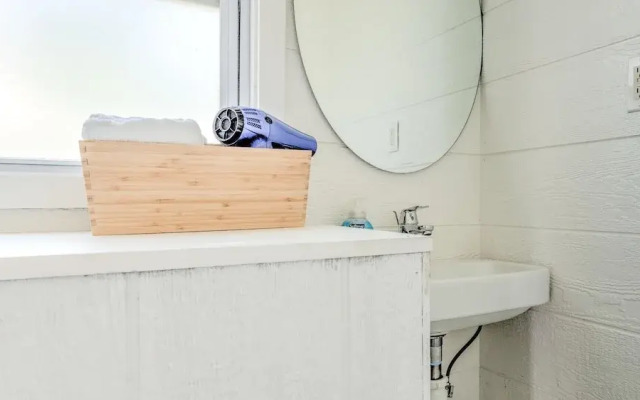 Bungalow 7 - 2br, Waterfront