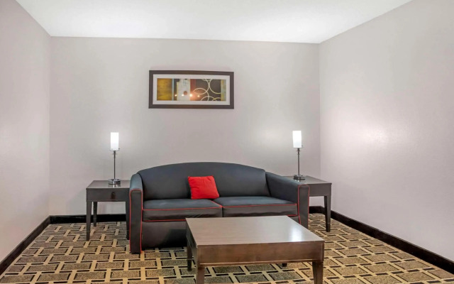 Comfort Suites Nashville Airport - BNA