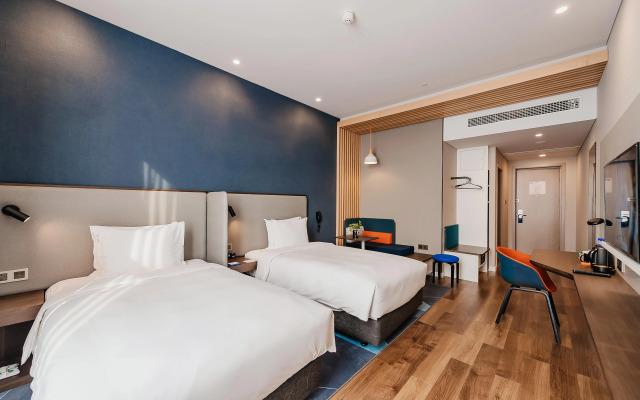 Holiday Inn Express Taizhou Cmc