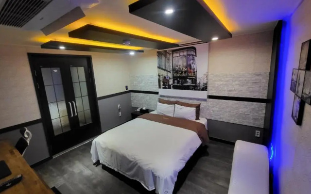 Silver Harbor Apartments. 2 Bedroom fully furnished