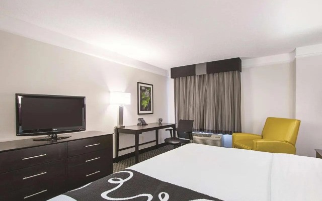 La Quinta Inn and Suites by Wyndham Univ Area Chapel Hill