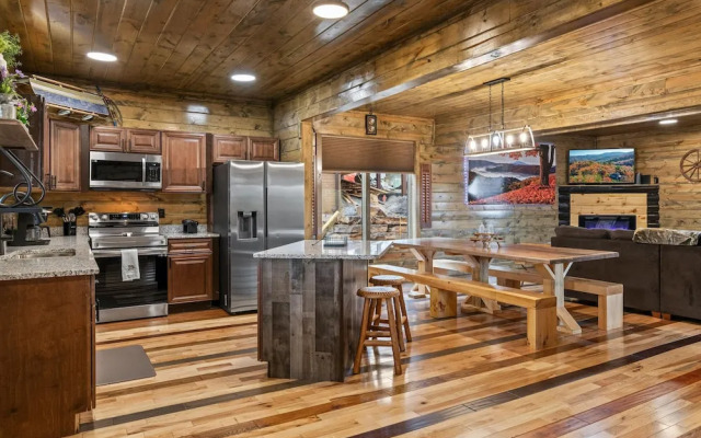 Cabin w/ Hot Tub & Game Room in the Smokys!