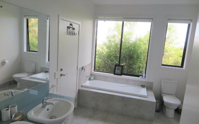 Kaka Lodge at Kotare House