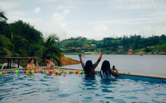 Viajero Guatapé Hostel & Lake Club