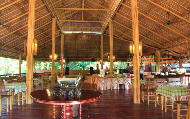 The Hub Erawan Resort