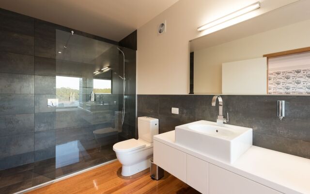 Otaha Beachfront Lodge by Touch of Spice