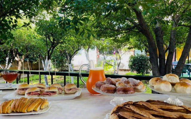 Alemar Bed  Breakfast