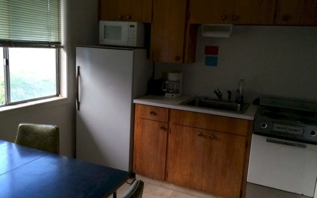 Captain John's Motel