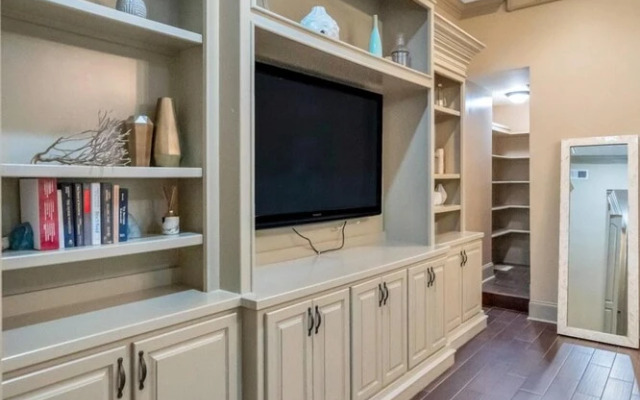 Spacious Sazerac Sanctuary