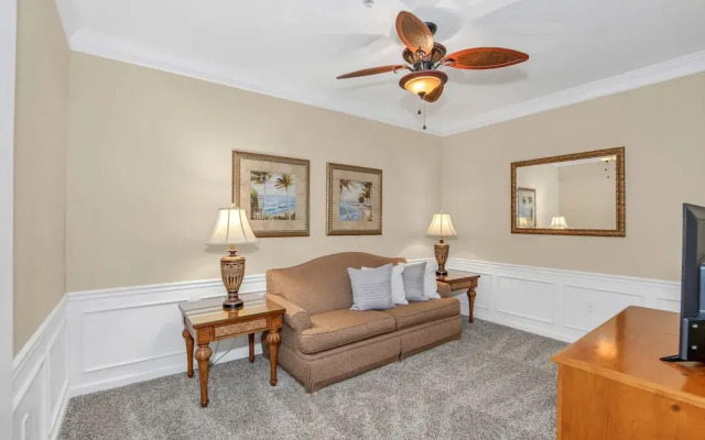 Cozy Condo W/private Balcony Steps to Conv. Ctr