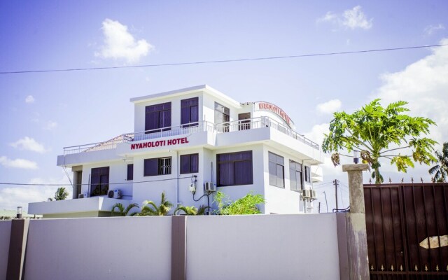 B10 Airport Lodge