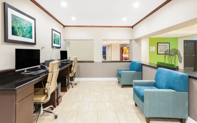 Baymont by Wyndham Midland Center