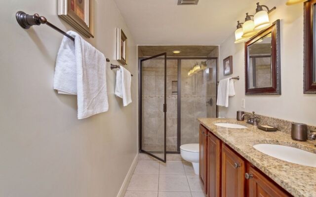 Shoreline 1036 Condo by RedAwning