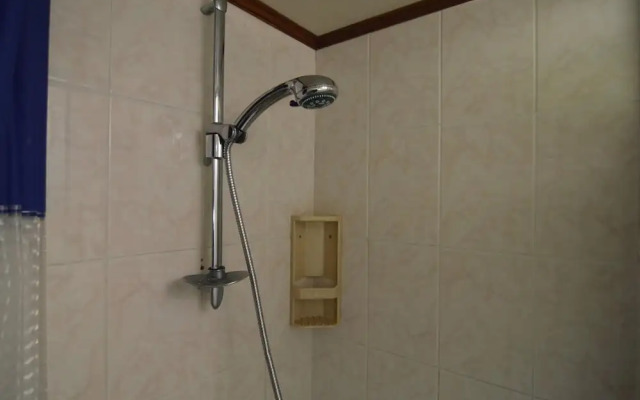 Comfortable Chalet in Petithan With Garden