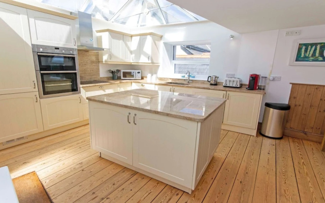 Stables Croyde 4 Bedrooms, Sleeps 8, Sea & Beach Views