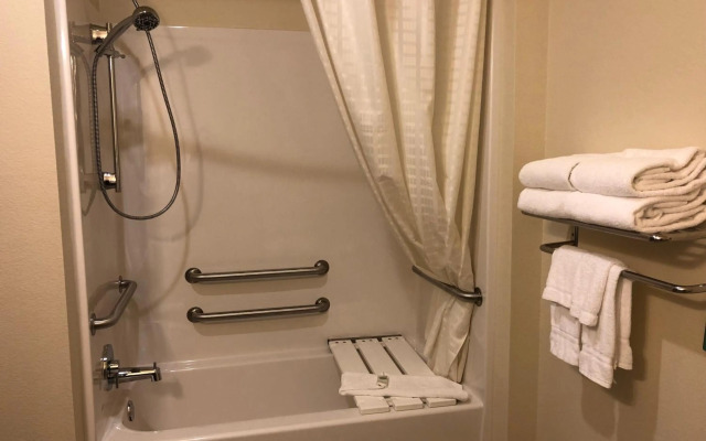 Cobblestone Hotel & Suites - Paxton