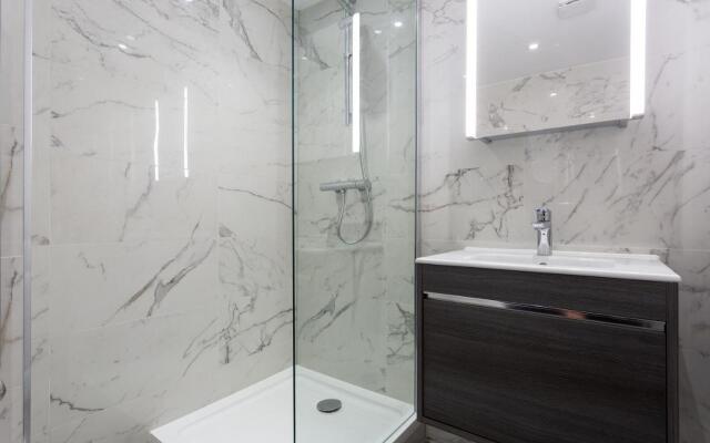 The Carlyle - Elegant Serviced Apartments