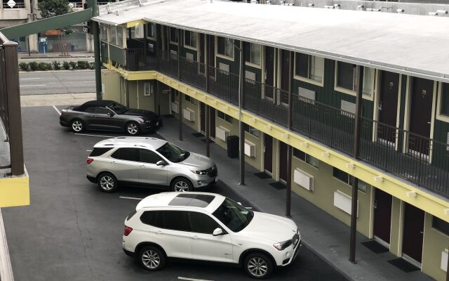 Lombard Plaza Motel