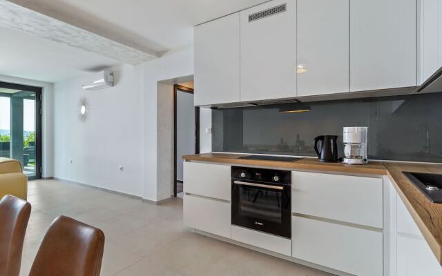 Pleasing Apartment in Crikvenica With Private Pool