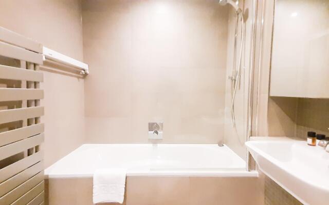 Luxurious Two Bed Two Bath with Balcony in Angel