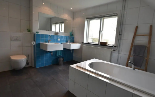 Spacious Farmhouse in Ijzendijke With Garden