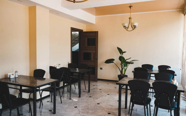 Hotel Toliketi
