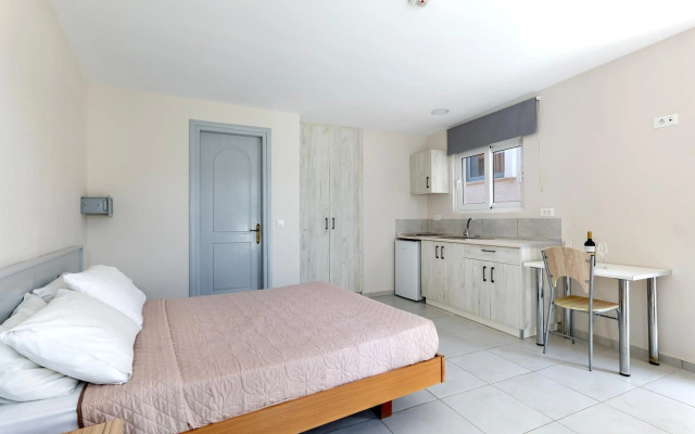 Anixis Hotel