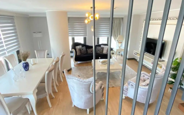 Luxury Duplex with Terrace Apartment by Siena Suites