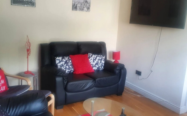 Pretty 4 Double Bedroom Home With 3 Bathrooms