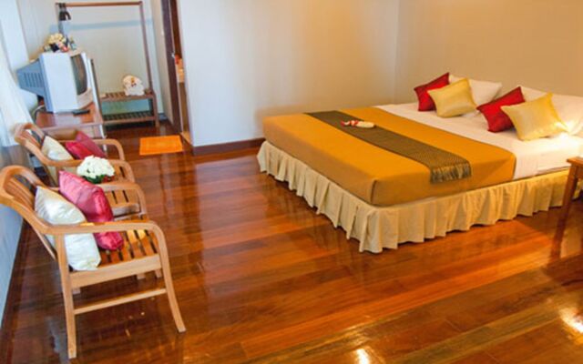 Baan Klang Aow Beach Resort