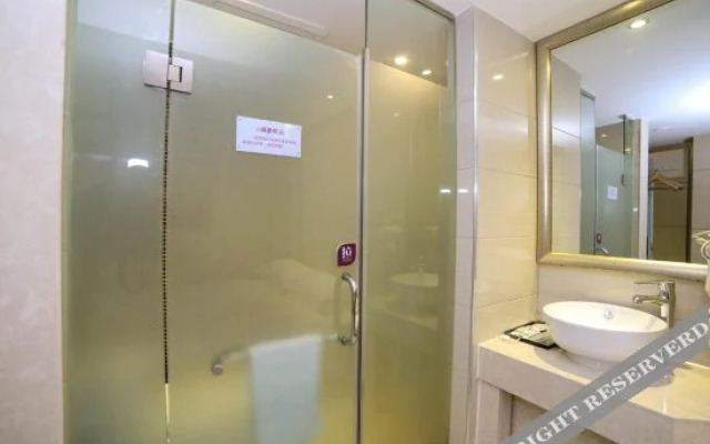 Ease Hotel (Yichang China Three Gorges University)