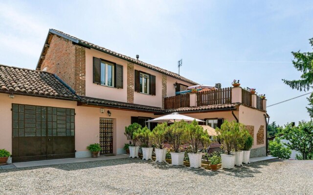 Stunning Home in Fontanile With 2 Bedrooms and Wifi