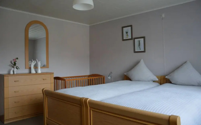 Charming Belgian Getaway, Vakantiewoning in Oudsbergen - 3 Bedrooms & Garden