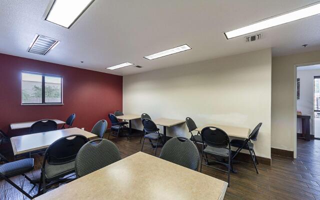 Super 8 by Wyndham New Braunfels I-35