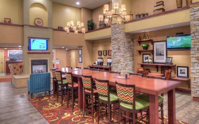 Hampton Inn & Suites Plymouth