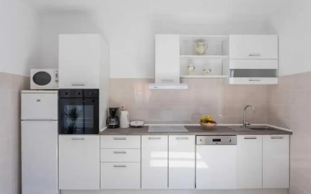 Apartment IV & LA