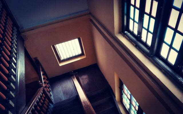 Cintamani Travellers Lodge