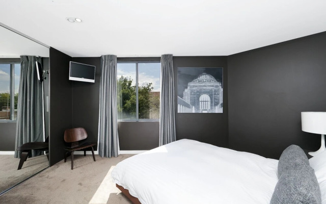 Astra Apartments - The Griffin