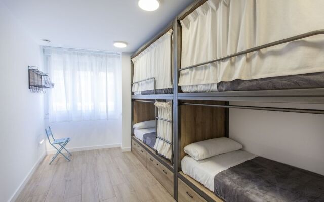 Winederful Hostel & Café