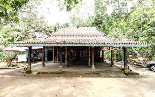Segajih Central Stay and Education