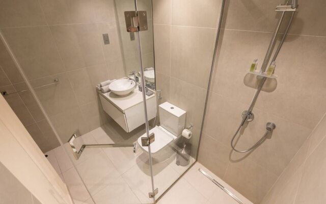 Bright 1BR sea view and balcony