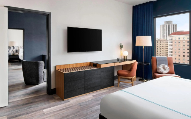 The Oaklander Hotel, Autograph Collection