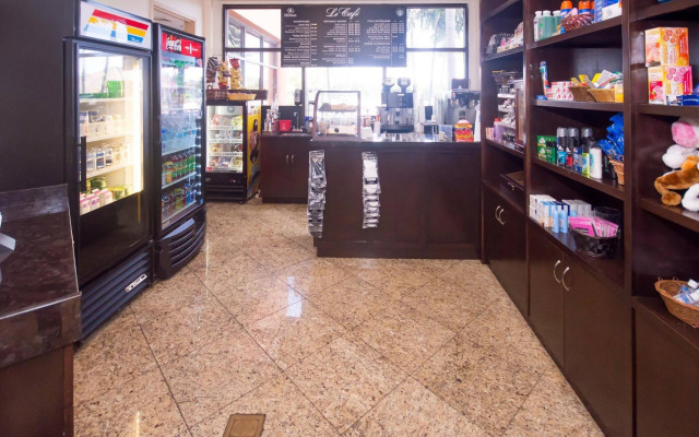 Hilton Palm Beach PBI