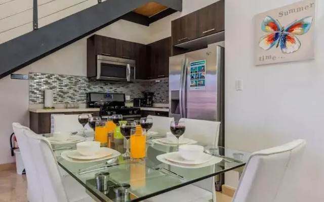2BR Duplex Palmaruba Condos w Great Location