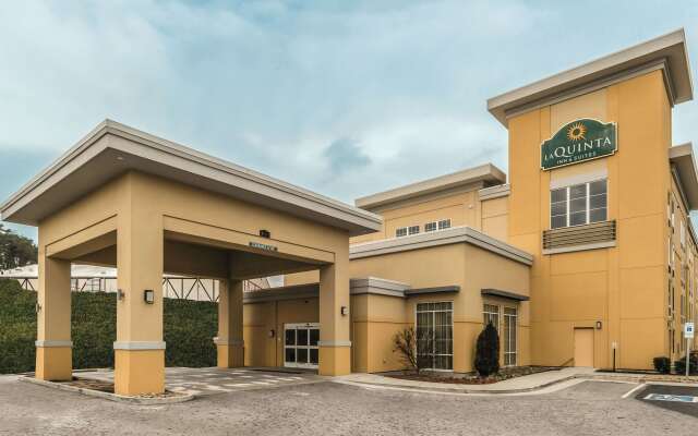 La Quinta Inn & Suites by Wyndham Knoxville Papermill