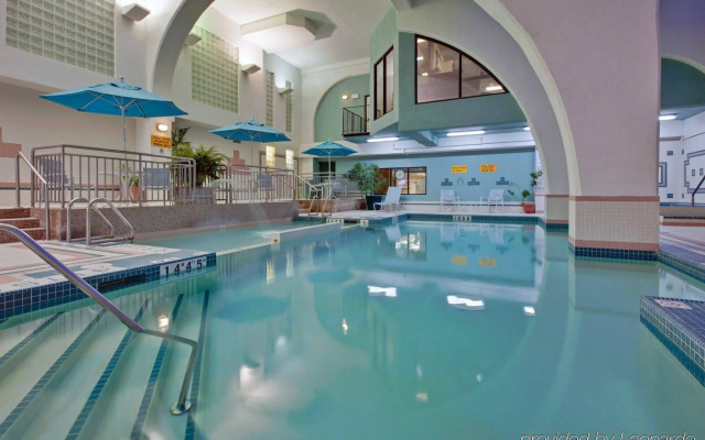 Holiday Inn & Suites Windsor Ambassador Bridge by IHG