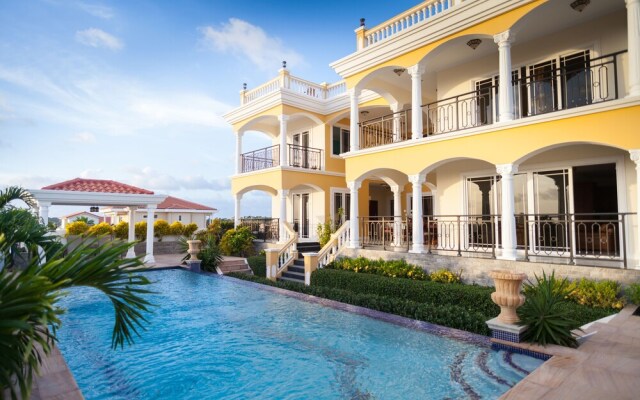 Villa with Spectacular Sea View