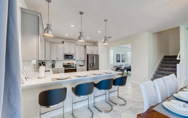 1596 MC - Enchanted 6BR Villa: Pool, Magic for 14